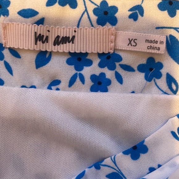 Skirt with a tie, that is adjustable, white with blue flowers, XS in size - Picture 3 of 3